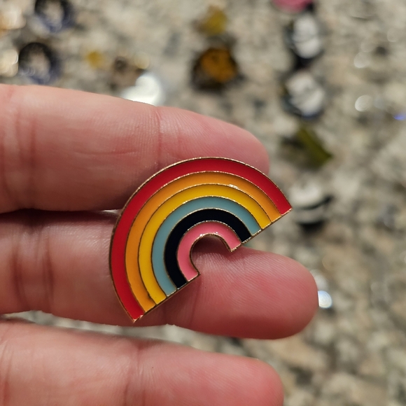 Lot of 47 pins and rubber backings. Assorted styles. - Picture 12 of 16